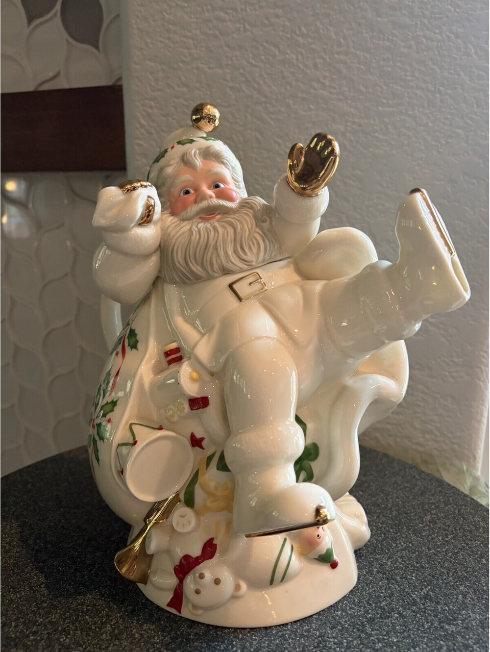 Lenox Holiday Santa Teapot White Porcelain Gold Accents Holly EUC